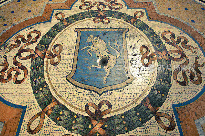 都灵公牛纹章在米兰Galleria Vittorio Emanuele II